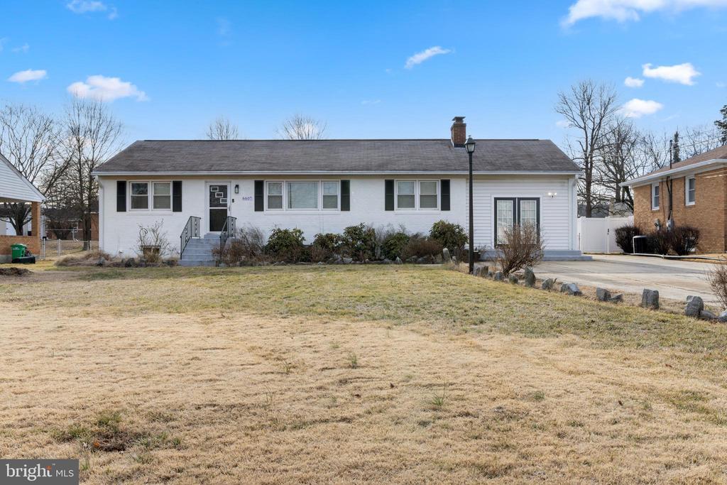 6607 Napoli Rd in Temple Hills, MD - Building Photo
