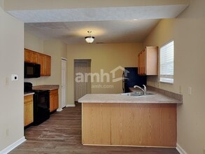 8036 Chesterhill Way in Indianapolis, IN - Foto de edificio - Building Photo