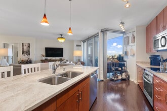 807 Davis St, Unit 1209 in Evanston, IL - Foto de edificio - Building Photo