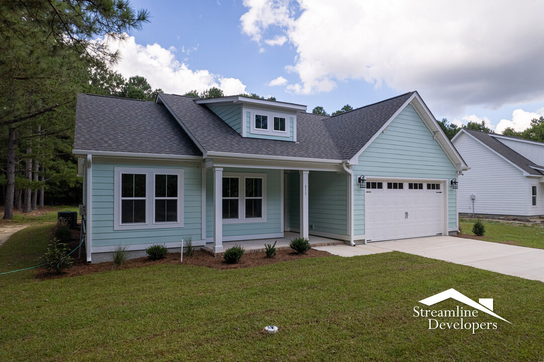 611 Windward Dr in Oriental, NC - Building Photo