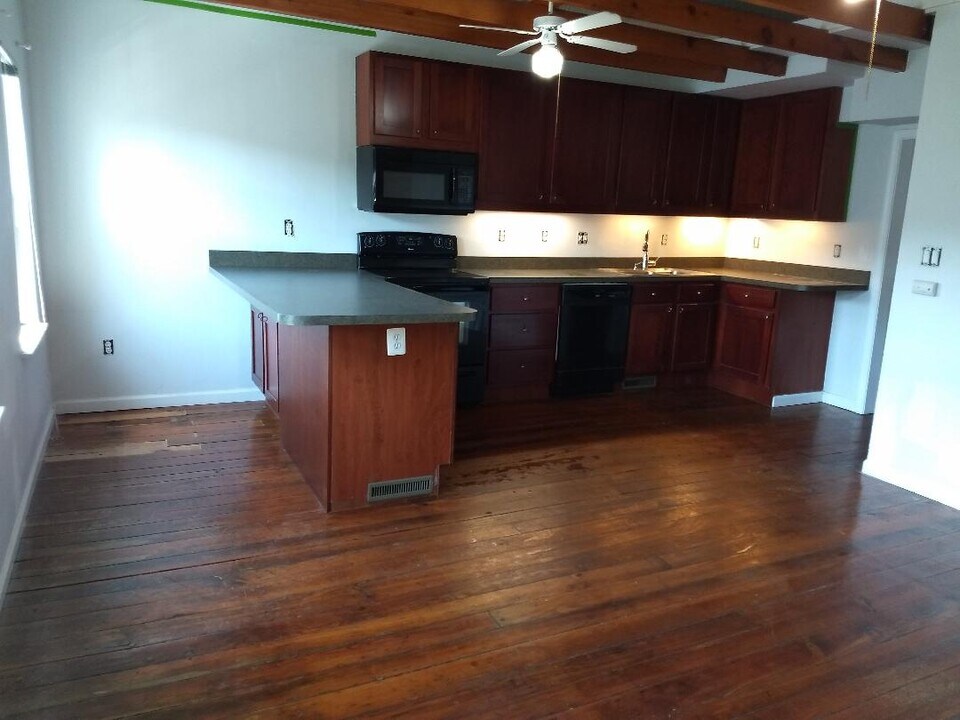 917 S Hanover St, Unit 3rd Floor in Baltimore, MD - Building Photo