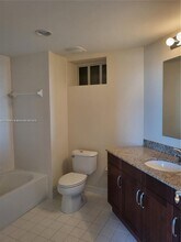 7275 SW 90th Way, Unit 402 in Kendall, FL - Building Photo - Building Photo