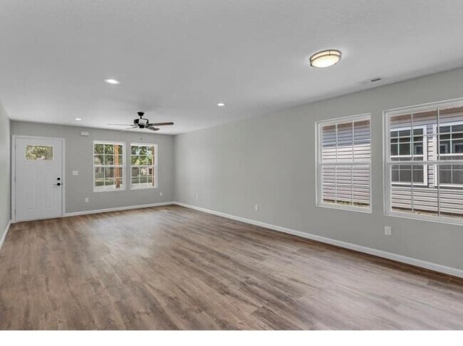 825 Main St in Wellsville, KS - Foto de edificio - Building Photo