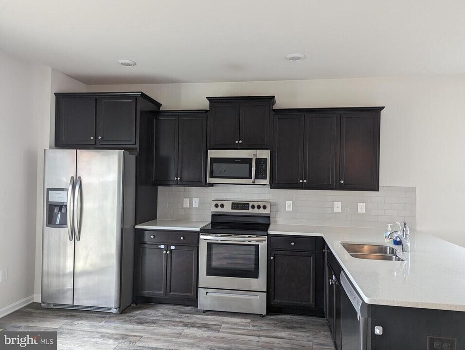 64 Vespucci Ln in Martinsburg, WV - Building Photo