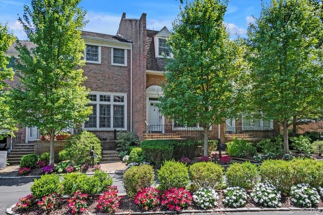 property at 62 Marjorie Ct