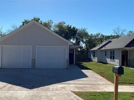 910-914 N Throckmorton St in Sherman, TX - Building Photo