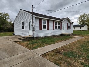 320 Barkwood Dr in Clarksville, TN - Foto de edificio - Building Photo