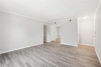 5560 Kingsport Dr, Unit 27 in Sandy Springs, GA - Building Photo - Building Photo