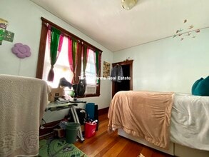 106 W Adams St, Unit 1st floor in Somerville, MA - Foto de edificio - Building Photo