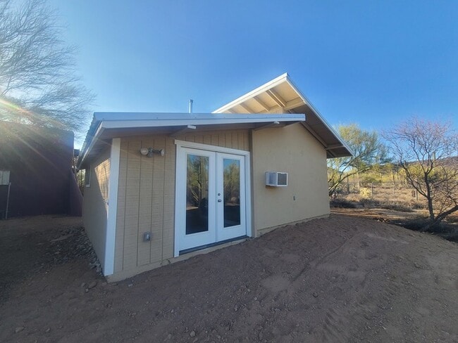 property at 2751 S Kinney Rd