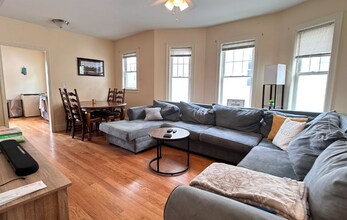 78 Brooks St, Unit 2 in Boston, MA - Building Photo - Building Photo