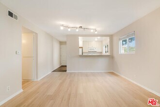 6475 Kanan Dume Rd in Malibu, CA - Building Photo - Building Photo