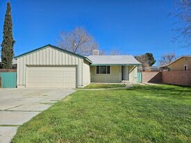 45442-45412 12 St E in Lancaster, CA - Building Photo