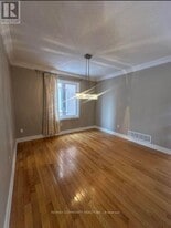 40 Grand Oak Dr in Richmond Hill, ON - Building Photo