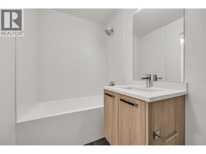 2002 St George St in Port Moody, BC - Building Photo - Building Photo