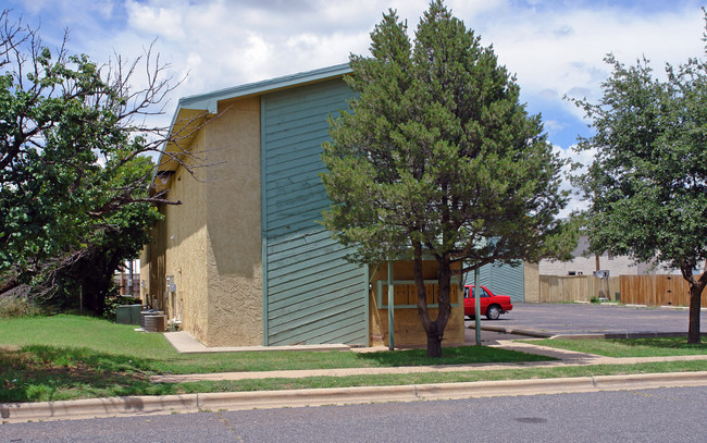 4616 67th St in Lubbock, TX - Foto de edificio - Building Photo