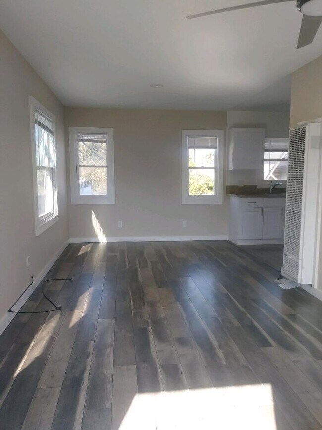 219 W 7th St in Long Beach, CA - Building Photo - Building Photo