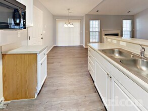 8118 Bella Vista Ct in Charlotte, NC - Foto de edificio - Building Photo