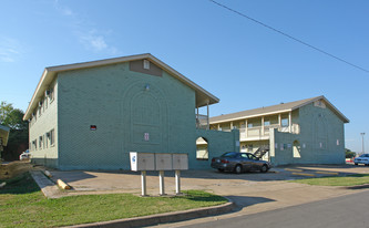 5500-5504 Beaty St Apartments