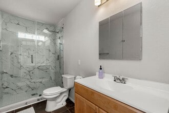 907 Grants Canyon in San Antonio, TX - Foto de edificio - Building Photo