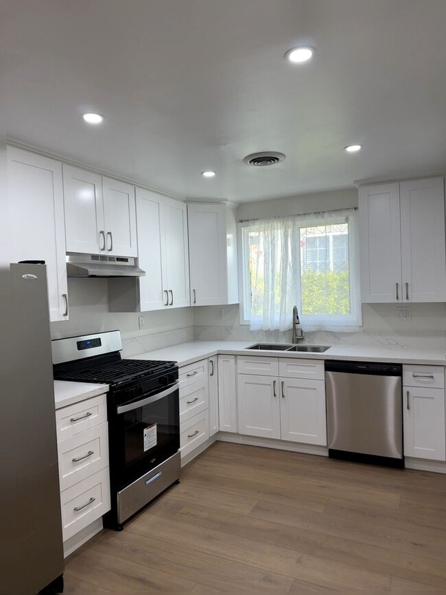 444-446 N Alta Vista Blvd in Los Angeles, CA - Building Photo - Building Photo