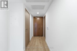 1 Concord Cityplace Wy in Toronto, ON - Building Photo - Building Photo