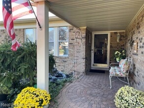5255 Folkstone Dr in Troy, MI - Building Photo - Building Photo