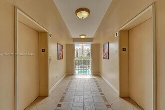 520 SE 5 Ave, Unit 2408 in Fort Lauderdale, FL - Foto de edificio - Building Photo