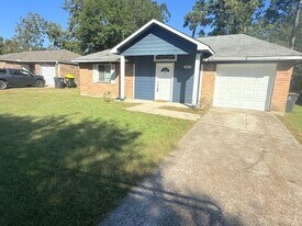 304 Jill Ave in Conroe, TX - Building Photo