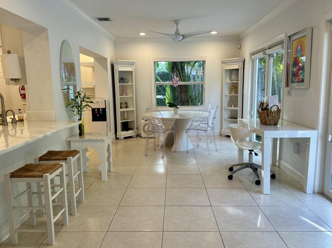 801 NW 6th Dr in Boca Raton, FL - Building Photo - Building Photo