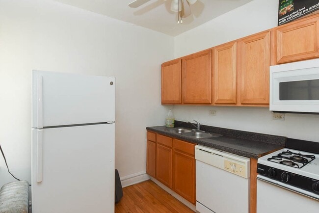 3902 W Argyle St, Unit A4 in Chicago, IL - Building Photo - Building Photo