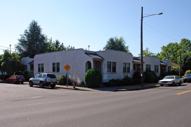 2808-2810 NE Clackamas St in Portland, OR - Building Photo - Building Photo