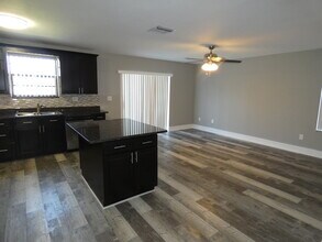 14212 NE 4th Ave in Miami, FL - Building Photo - Building Photo