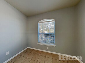 417 Sapphire Ln in Jarrell, TX - Foto de edificio - Building Photo