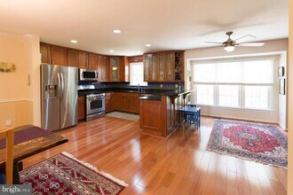 3100 Windwood Farms Dr in Oakton, VA - Building Photo - Building Photo