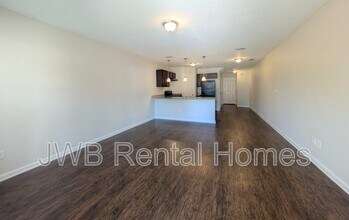 8401 McGirts Village Ln in Jacksonville, FL - Building Photo - Building Photo