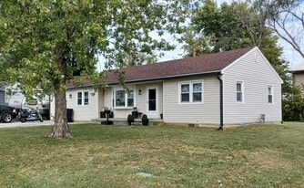 206 S Bagby St in Knob Noster, MO - Building Photo