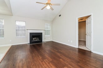 3665 Arrowhead Pl, Unit 1R in Douglasville, GA - Foto de edificio - Building Photo