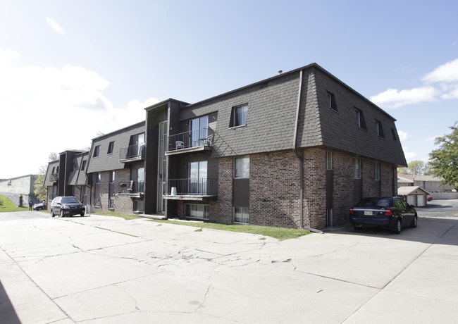 Westland Arms Apartments in Omaha, NE - Building Photo - Building Photo