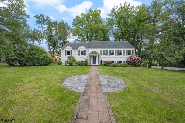 property at 4 Jensen Ct