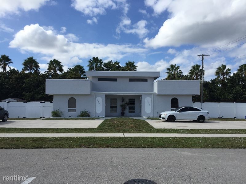 1311 NW 17th Ave in Boca Raton, FL - Building Photo