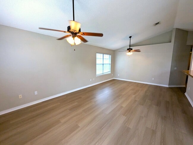 9451 Pine Lily Ct in Navarre, FL - Building Photo - Building Photo