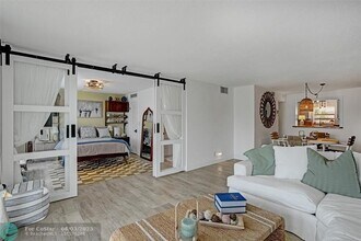 1050 Hillsboro Mile in Hillsboro Beach, FL - Building Photo - Building Photo