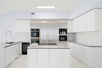 5500 Island Estates Dr in Aventura, FL - Foto de edificio - Building Photo