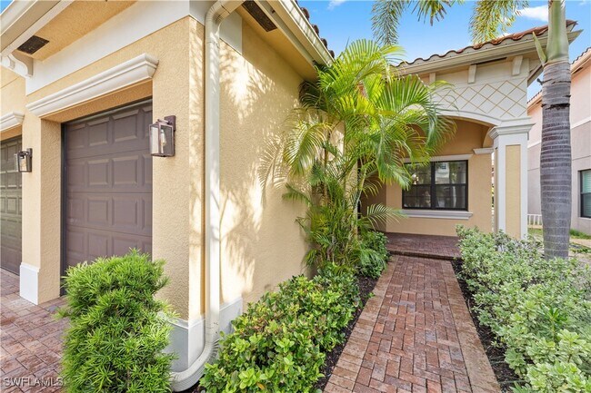 13711 Callisto Ave in Naples, FL - Building Photo - Building Photo