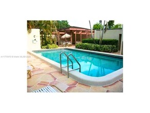 8851 N New River Canal Rd in Plantation, FL - Building Photo - Building Photo