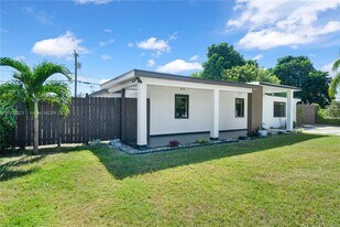 14970 Leisure Dr in Homestead, FL - Building Photo