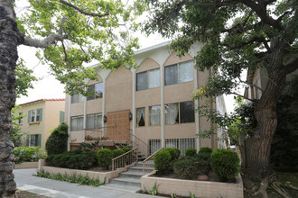 207 N Almont Dr in Beverly Hills, CA - Building Photo - Building Photo