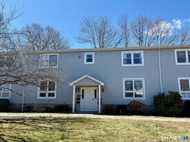 146 Carriage Path S in Milford, CT - Building Photo
