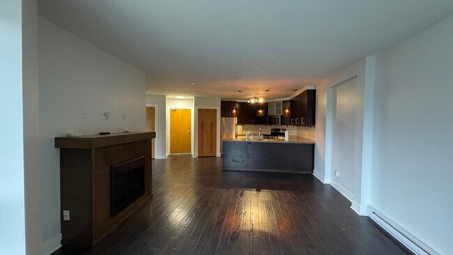 2745 Veterans Memorial Pky in Victoria, BC - Building Photo - Building Photo